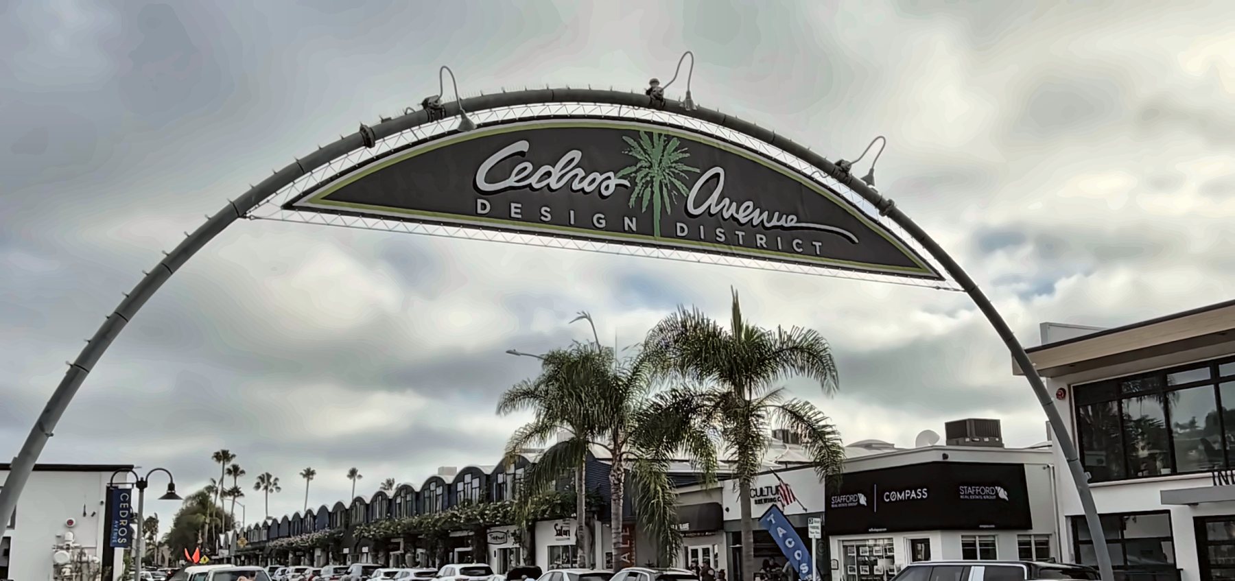 Cedros Avenue Design District arch in Solana Beach